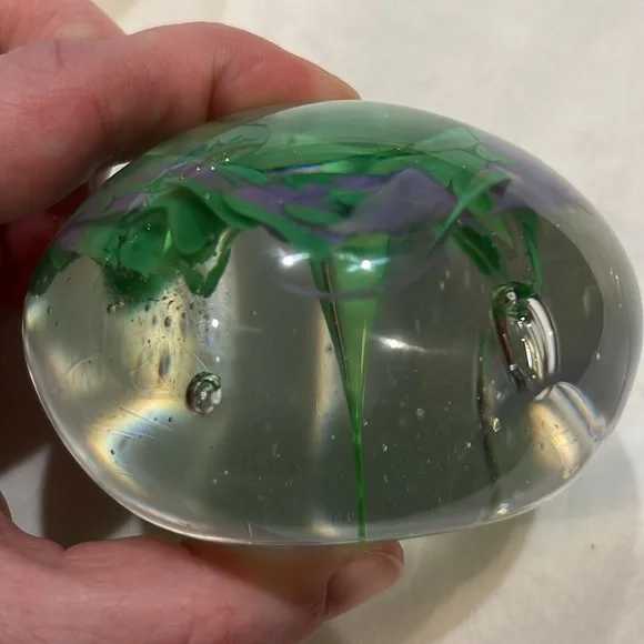 Set of three glass paperweights with floral design - Picture 9 of 10